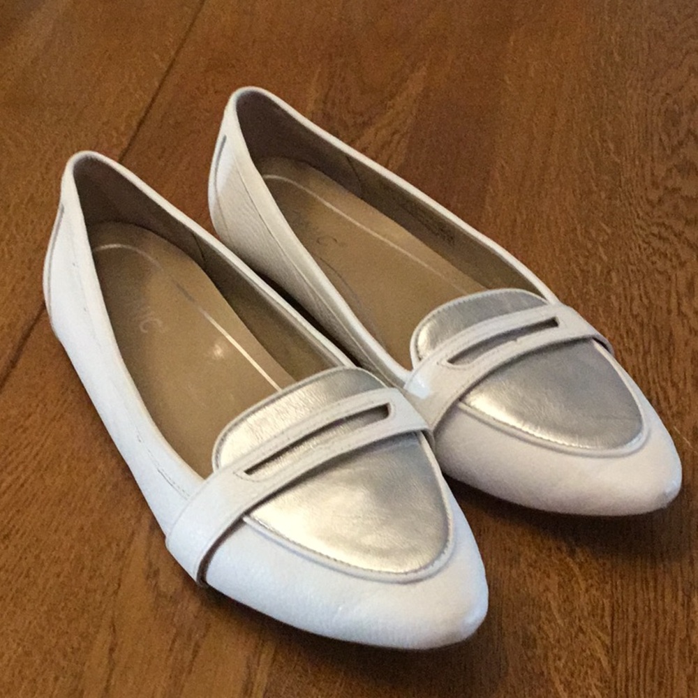 Vionic White and Silver Pointed-Toe Flats